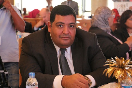 اشرف رشاد عثمان:قرار الحكومة بتخفيض عدد العاملين في المصالح لنحو أسبوعين قرار حيوي لمواجهة كورونا وتقليل الزحام