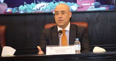وزير الإسكان يشدد على الاستمرار فى تنفيذ الأعمال بالمواقع المختلفة