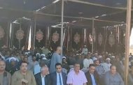 بالصور.. خلف الله ونائب محافظ قنا والاف المشيعين يتقدمون جنازه شهداء البطحه بقنا الذين قتلوا بالسعوديه
