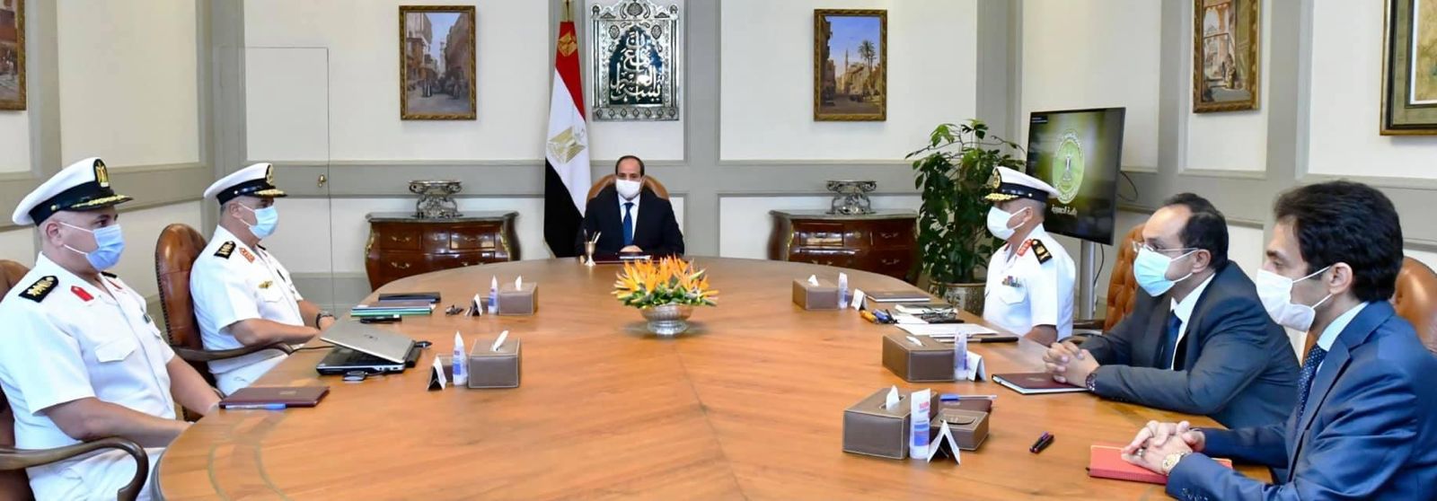 الرئيس السيسى يطلع على عرض لأحدث التقنيات الهندسية لبناء الموانئ البحرية