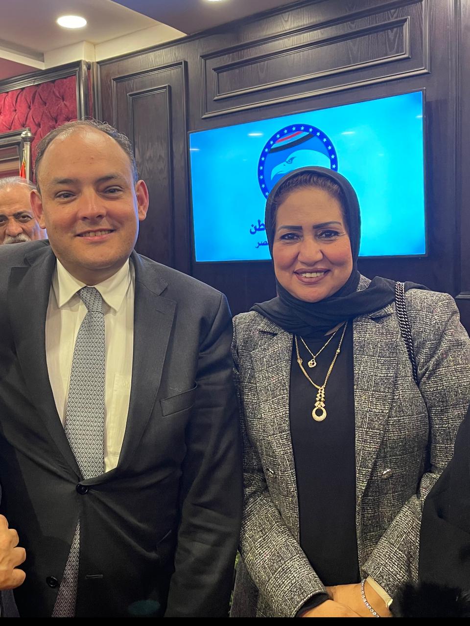 بالصور..سحر صدقي تطالب وزير الصناعه بمنطقه صناعيه بابوتشت بقنا للقضاء علي البطاله وخلق فرص عمل 