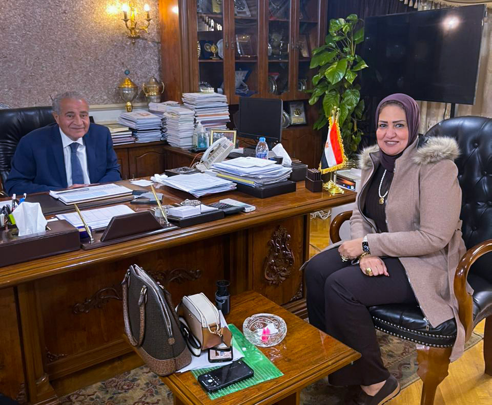 سحر صدقي تلتقي وزير التموين للحصول علي قوافل للسلع الغذائية لمركز ابوتشت بأسعار مخفضه 