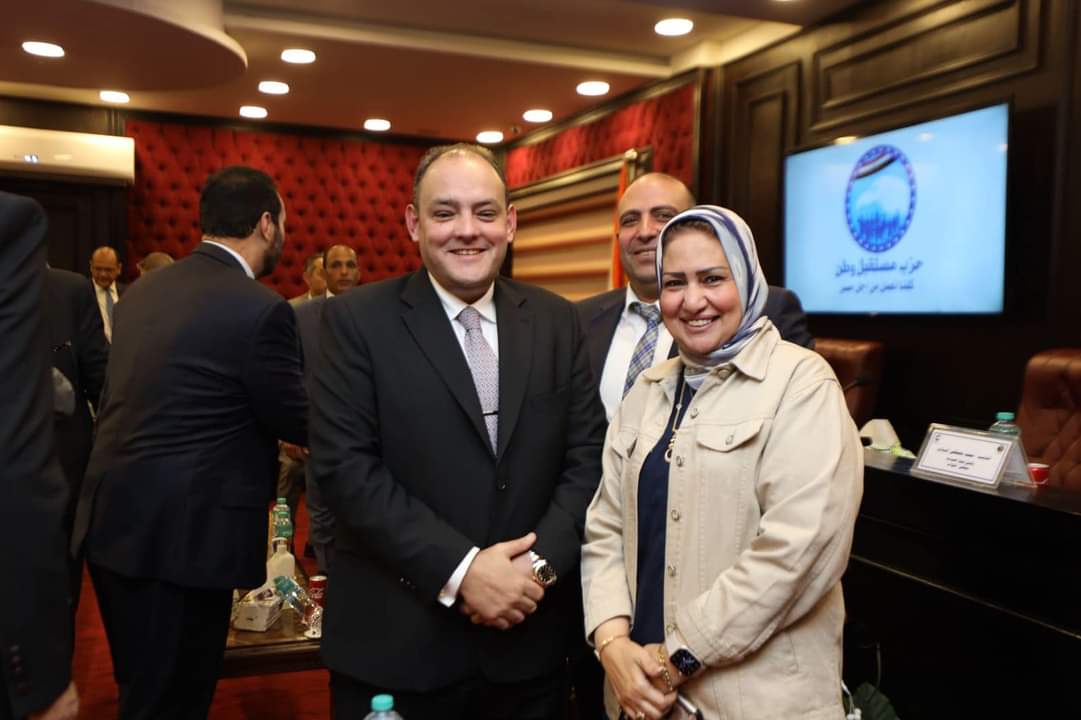 صور..سحر صدقي تلتقي وزير الصناعه للمطالبة بمنطقة صناعيه بابوتشت وإزالة المعوقات أمام مستثمرى قنا