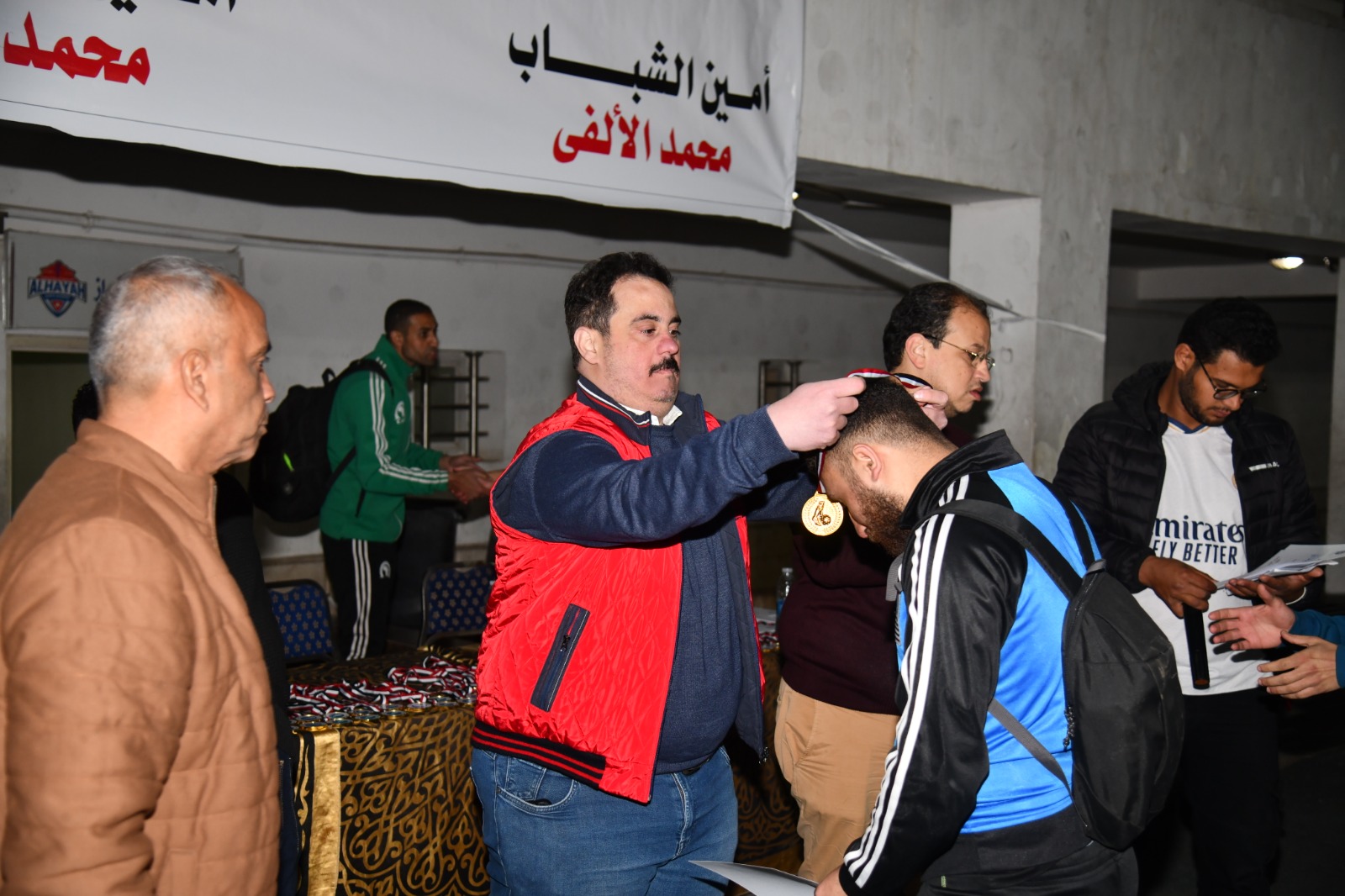 صور..النائب طاهر الأزهري يكرم الفرق المؤهلة لدورى مستقبل وطن علي مستوي الجمهورية بالازبكية
