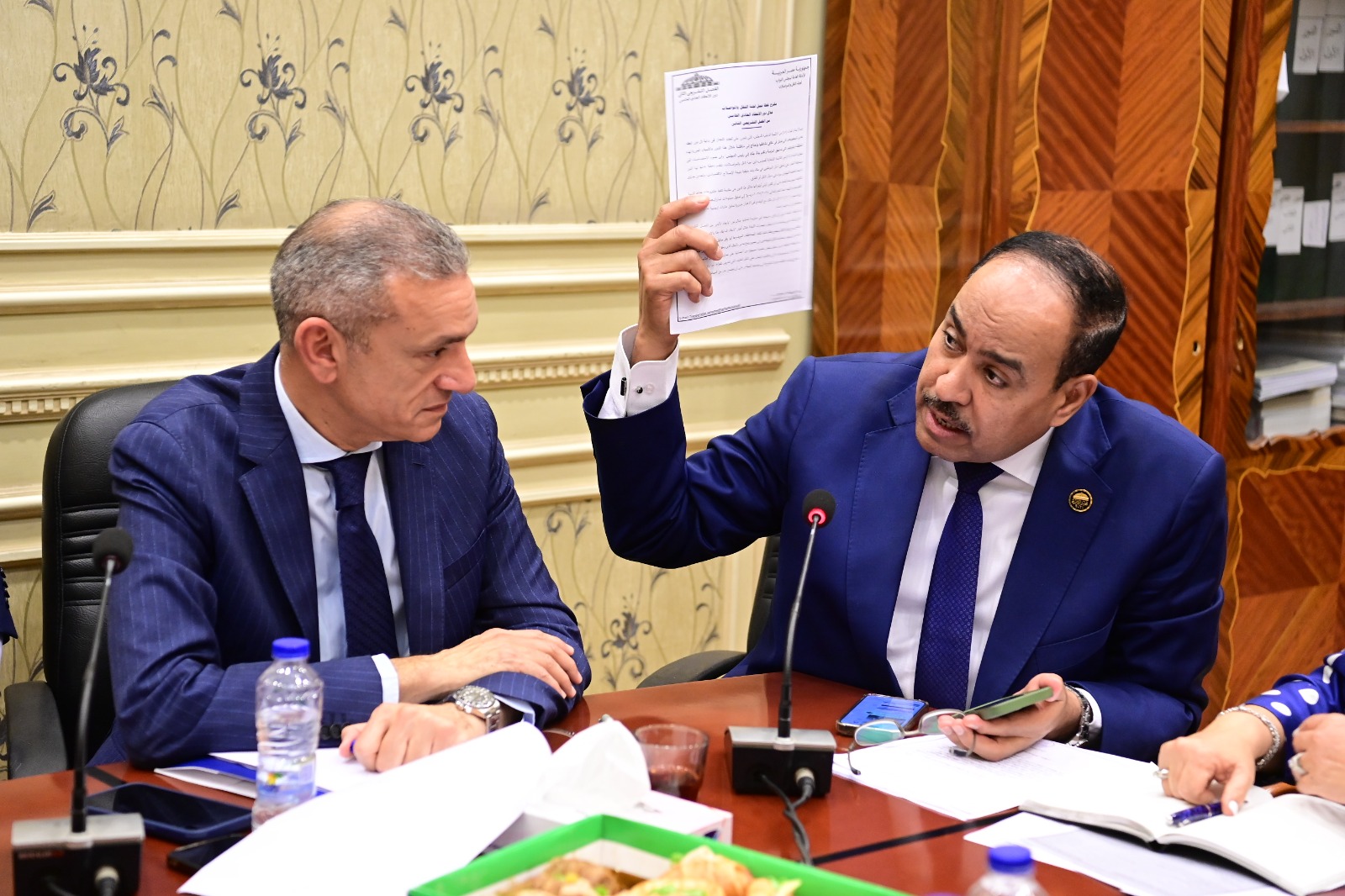 النائب احمد قورة يشن هجوم برلماني واتهامات بالإهمال والتقصير بسبب تجاوزات أحدي مضيفات مصر للطيران 