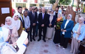 رئيس جامعة سوهاج يشيد بطالبات الاقتصاد المنزلي في مشاريع التخرج ... المستقبل يصنعه المتميزون
